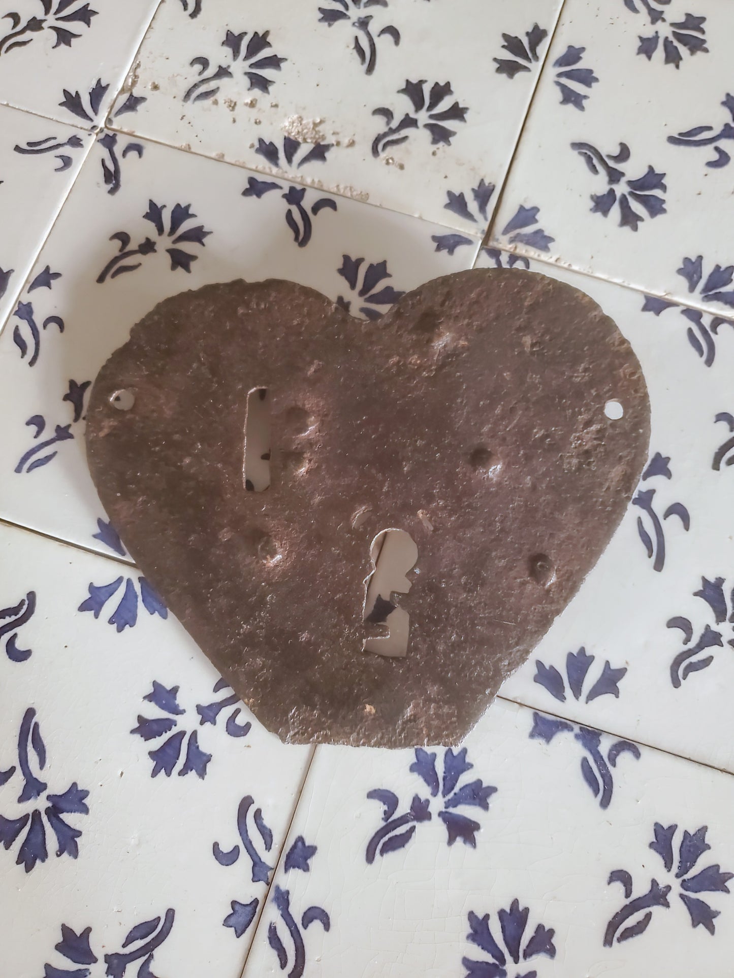 Entrée de serrure forgée en forme de coeur