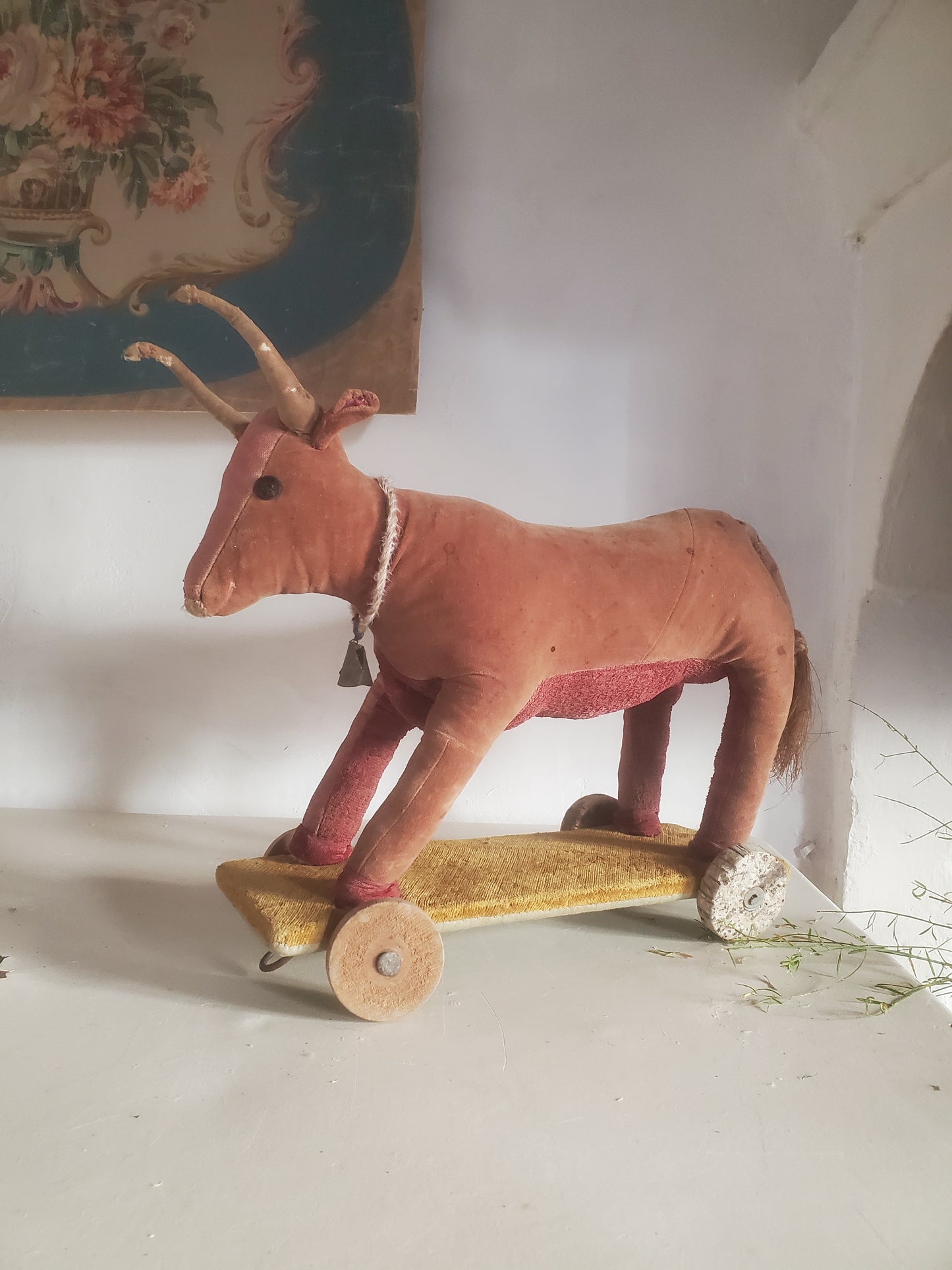 Unique jouet vache sur roulettes