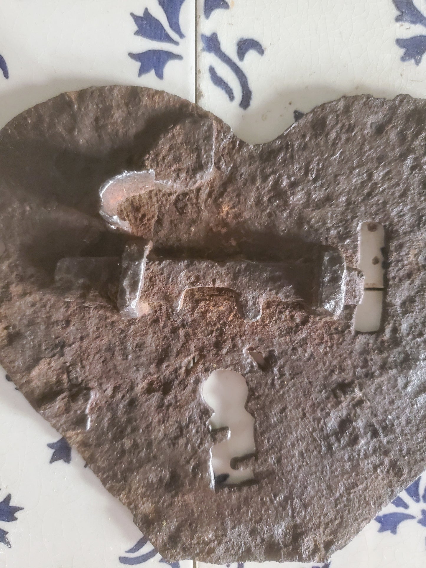 Entrée de serrure forgée en forme de coeur