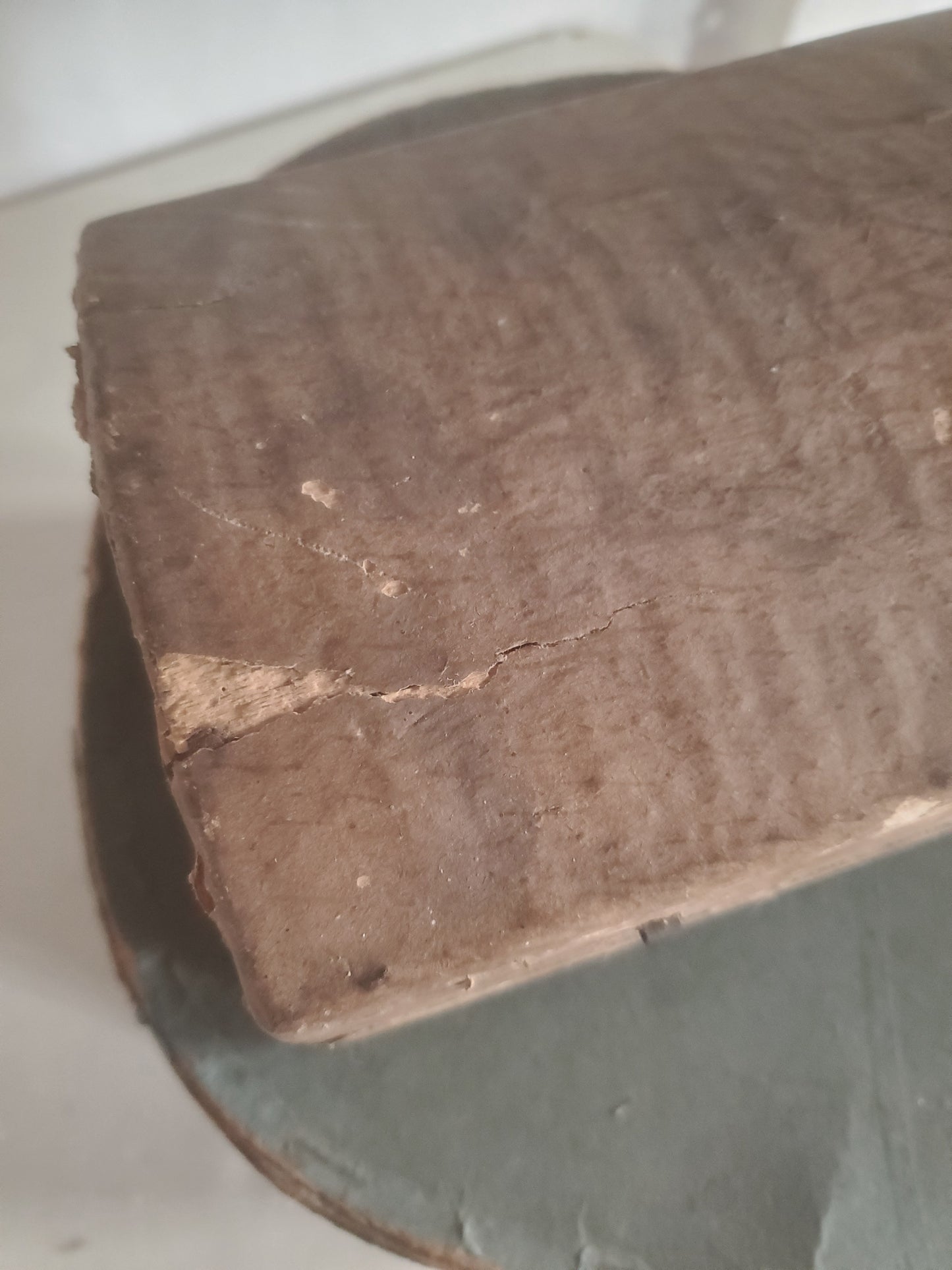Coffret ancien habillé de papier peint