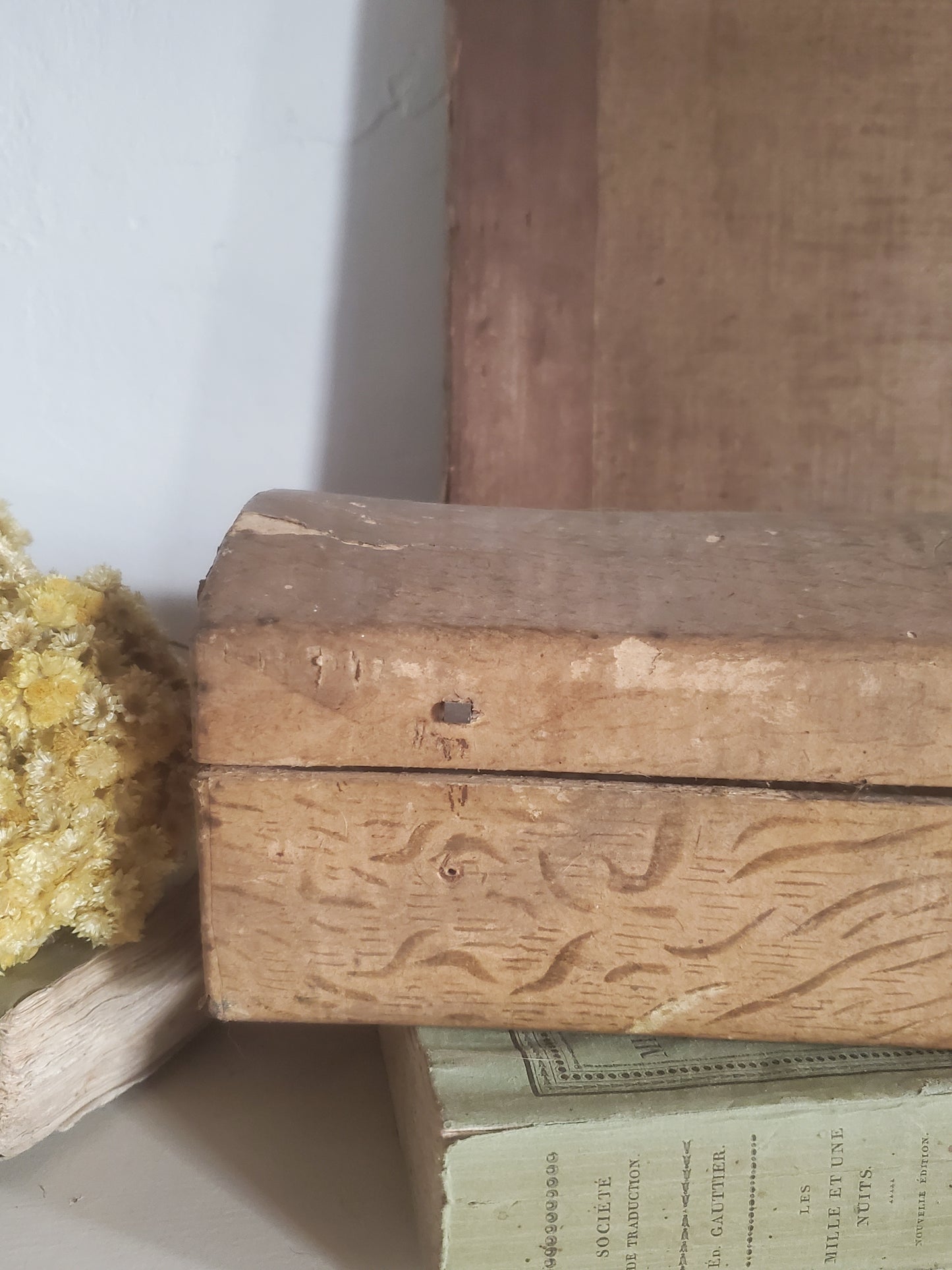 Coffret ancien habillé de papier peint