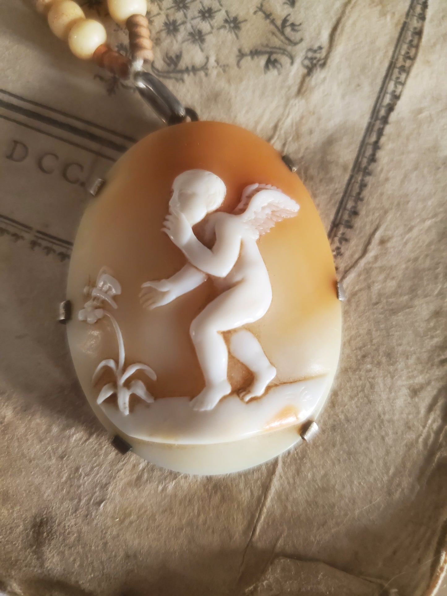 RARE Pendentif Camée représentant un ange qui chuchote