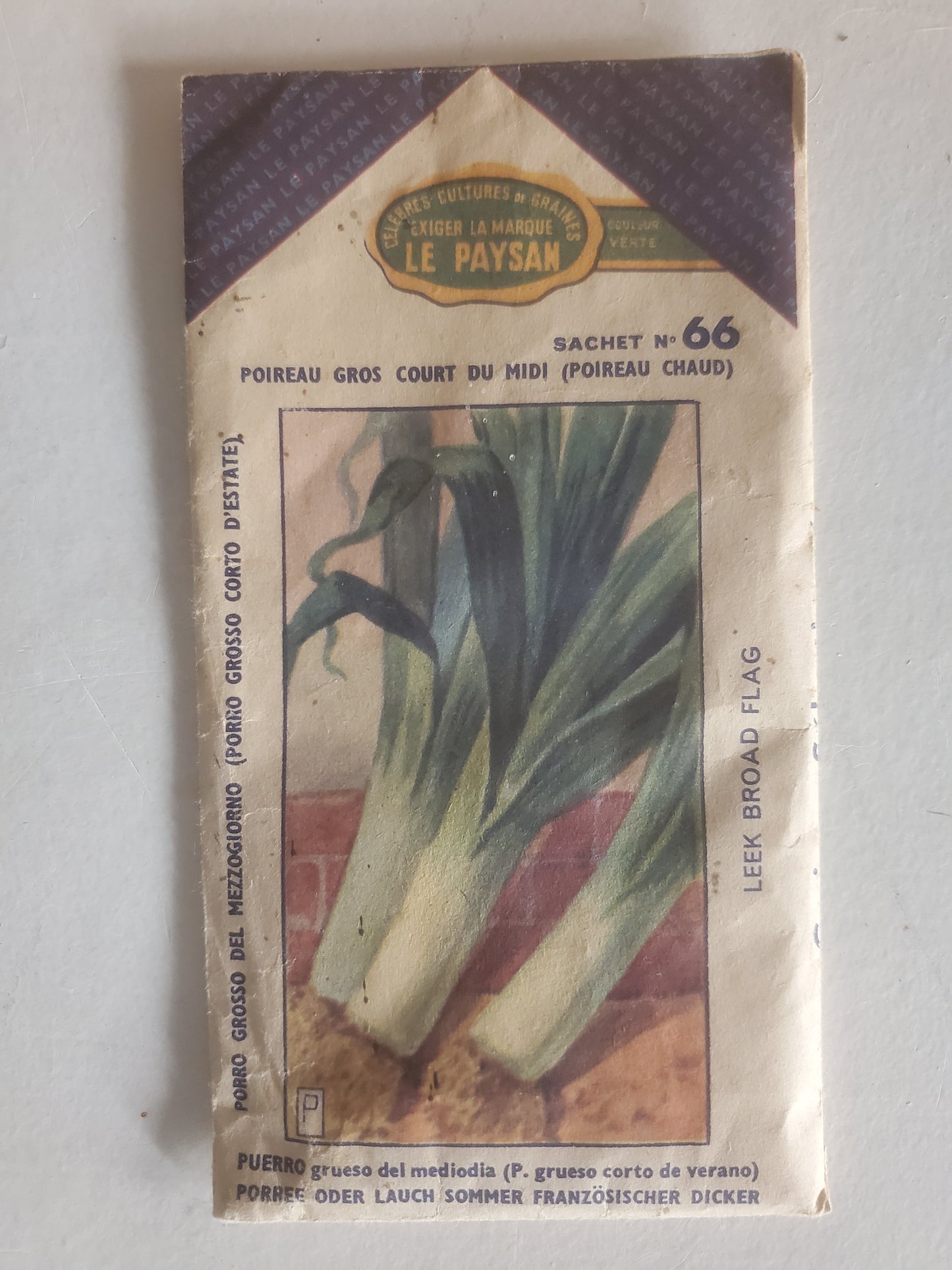 45 Sachets anciens de graines de légumes marque "Le Paysan"