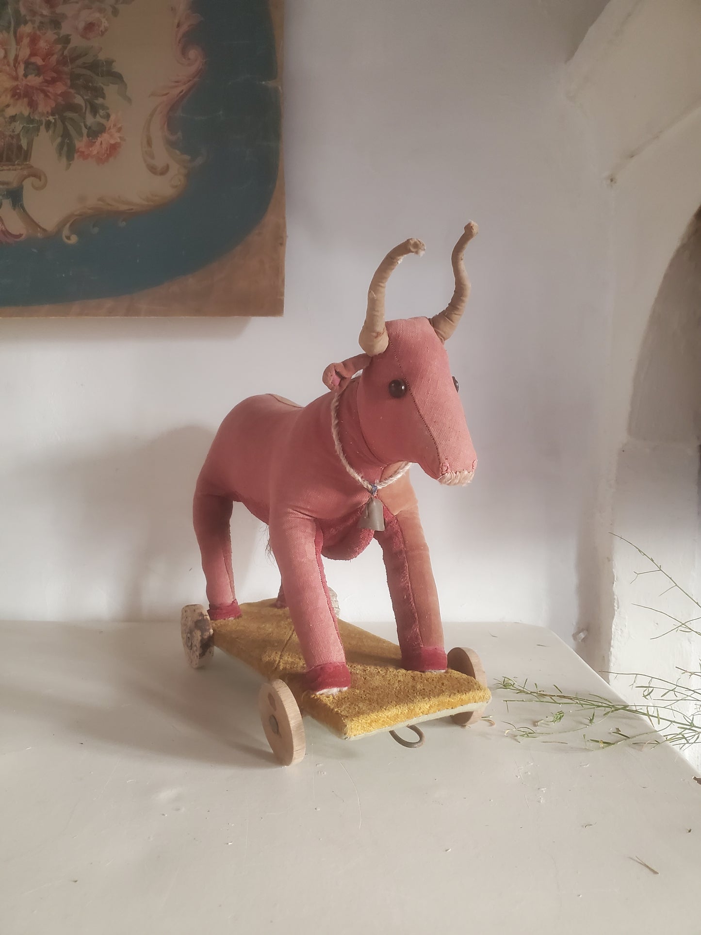 Unique jouet vache sur roulettes