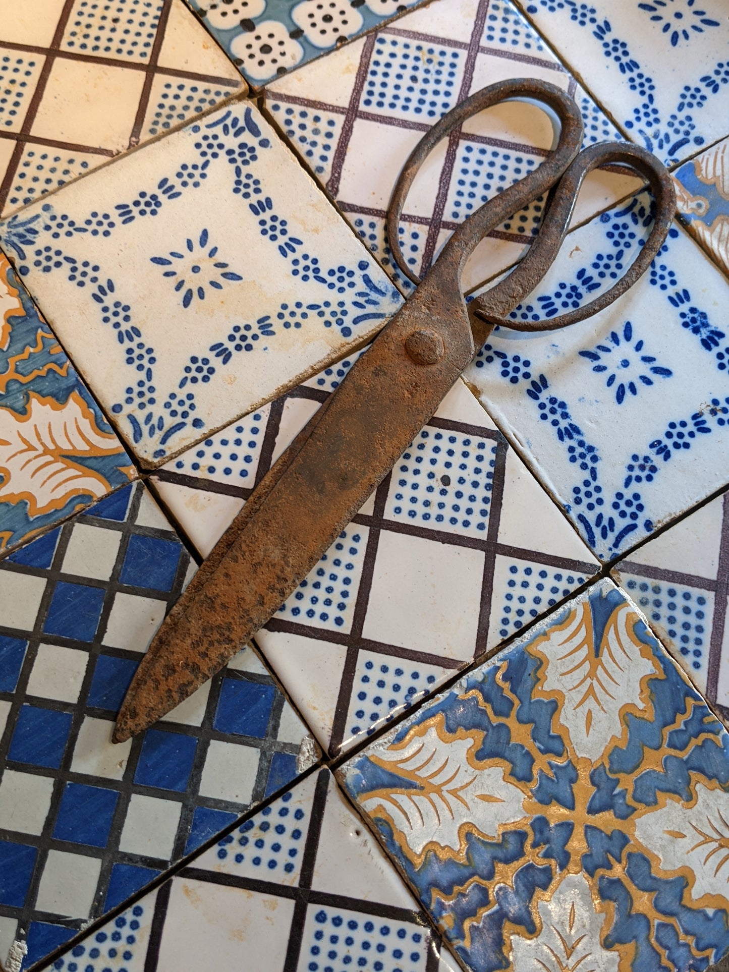 Vieux ciseaux forgé à la main