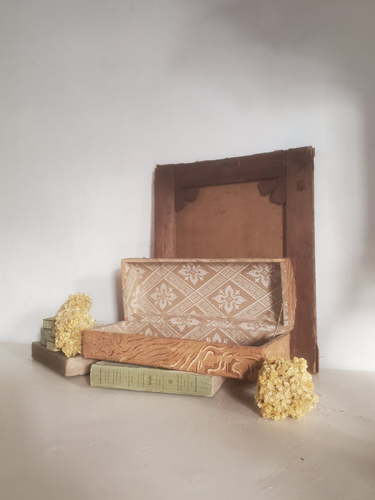Coffret ancien habillé de papier peint