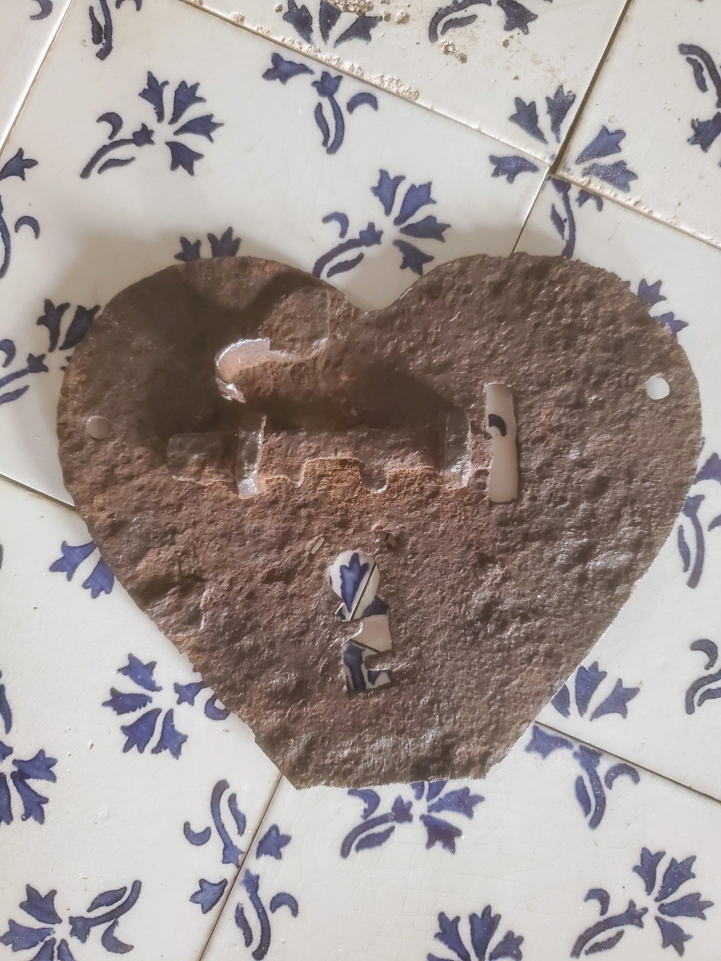 Entrée de serrure forgée en forme de coeur