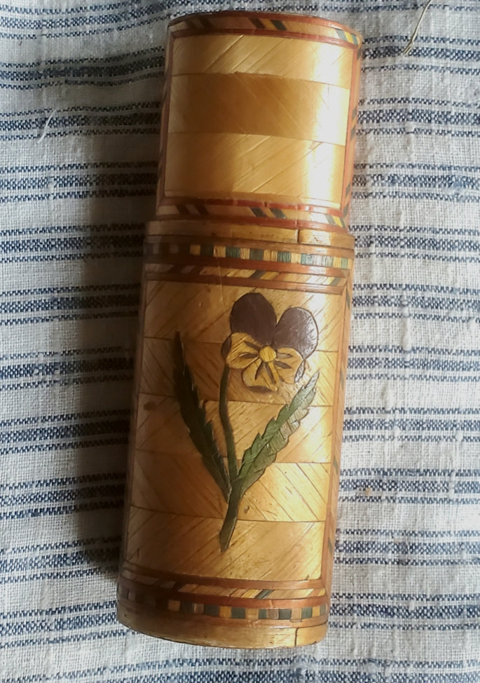 Etui en marqueterie de paille