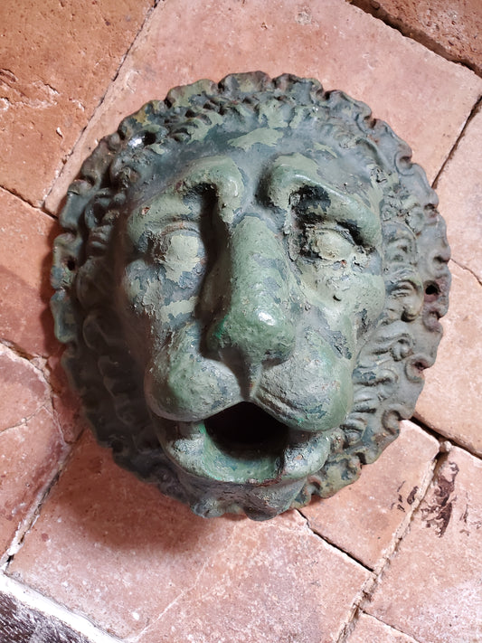 Bouche de fontaine en fonte