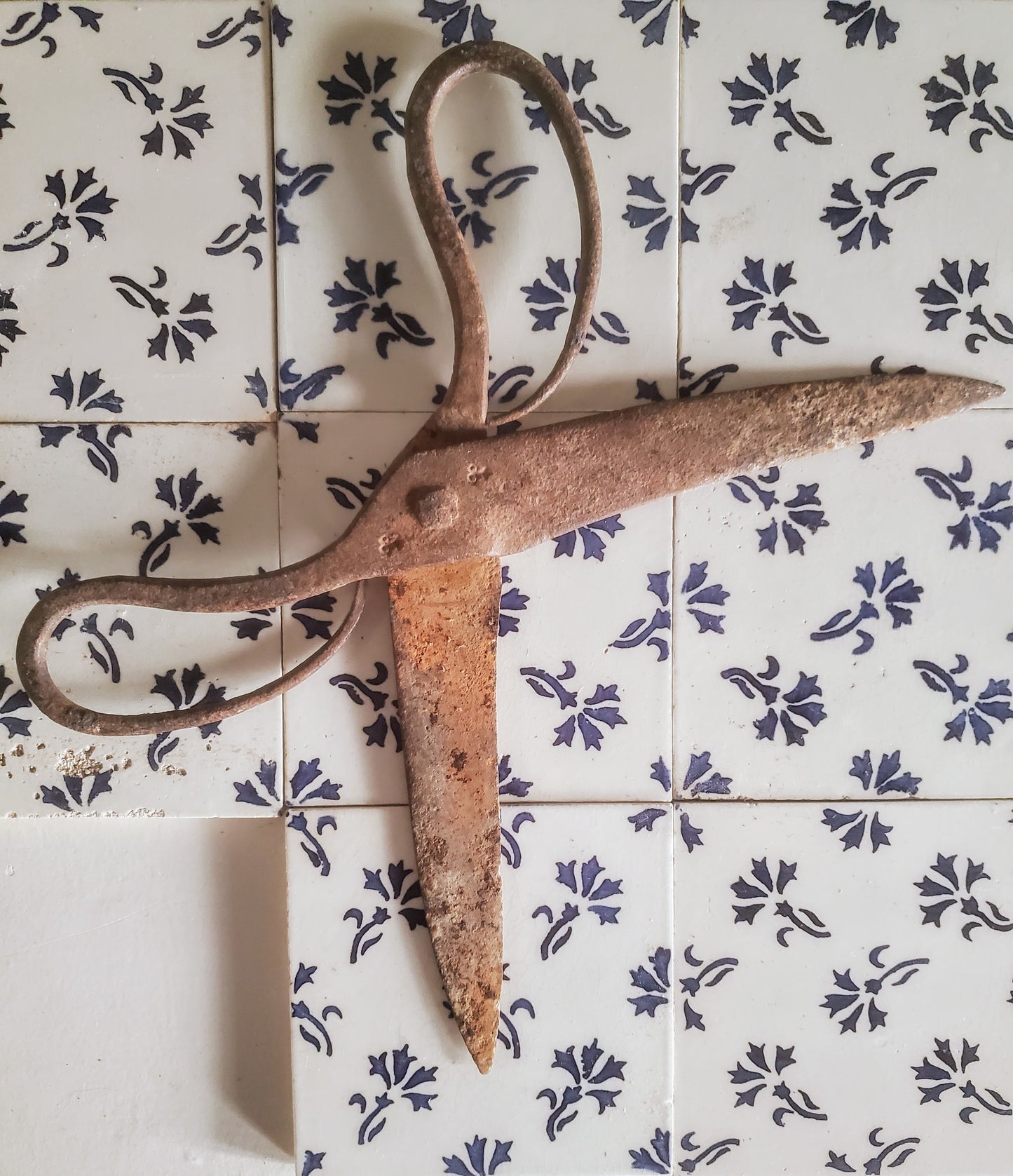 Vieux ciseaux forgé à la main