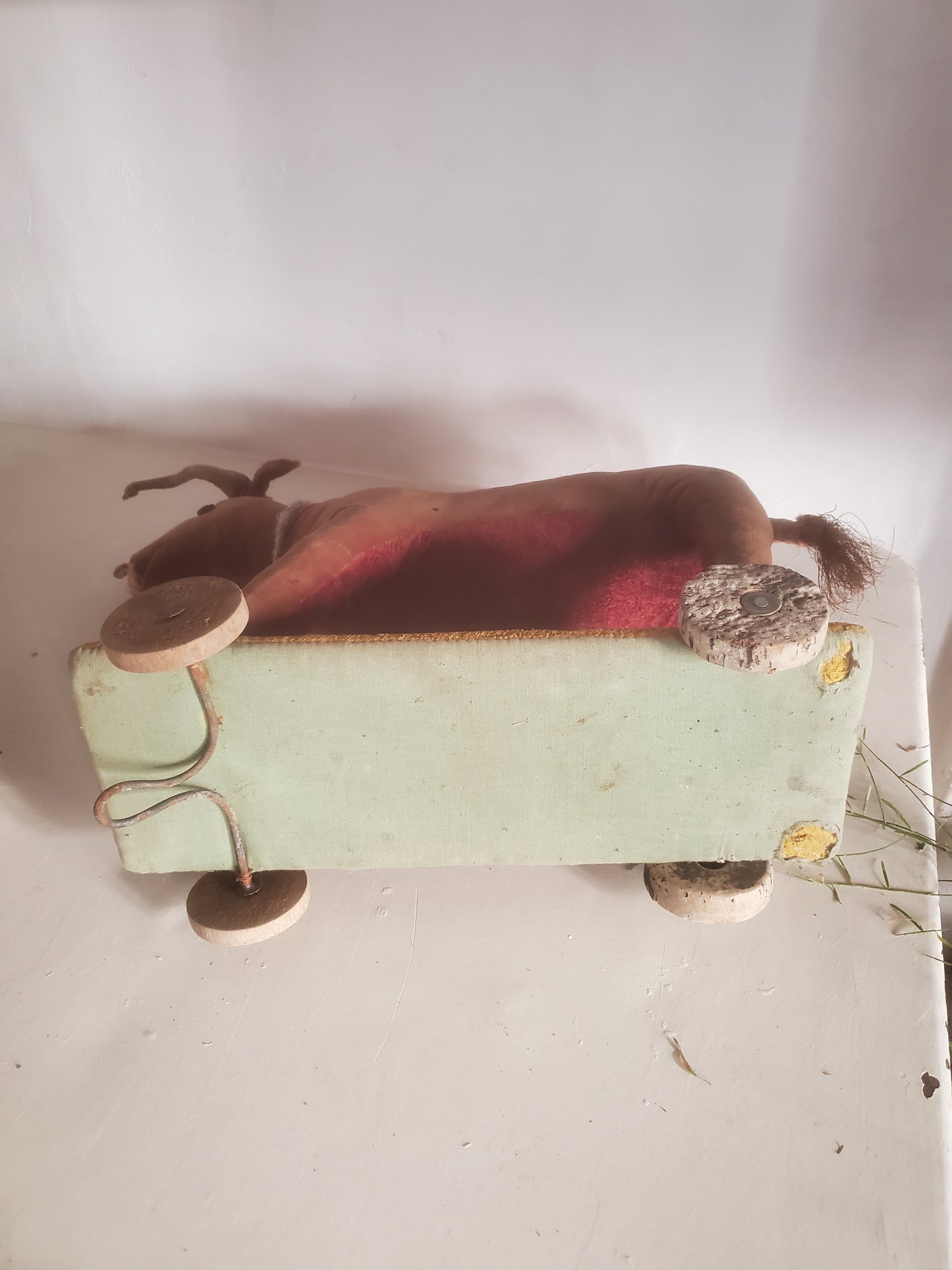 Unique jouet vache sur roulettes
