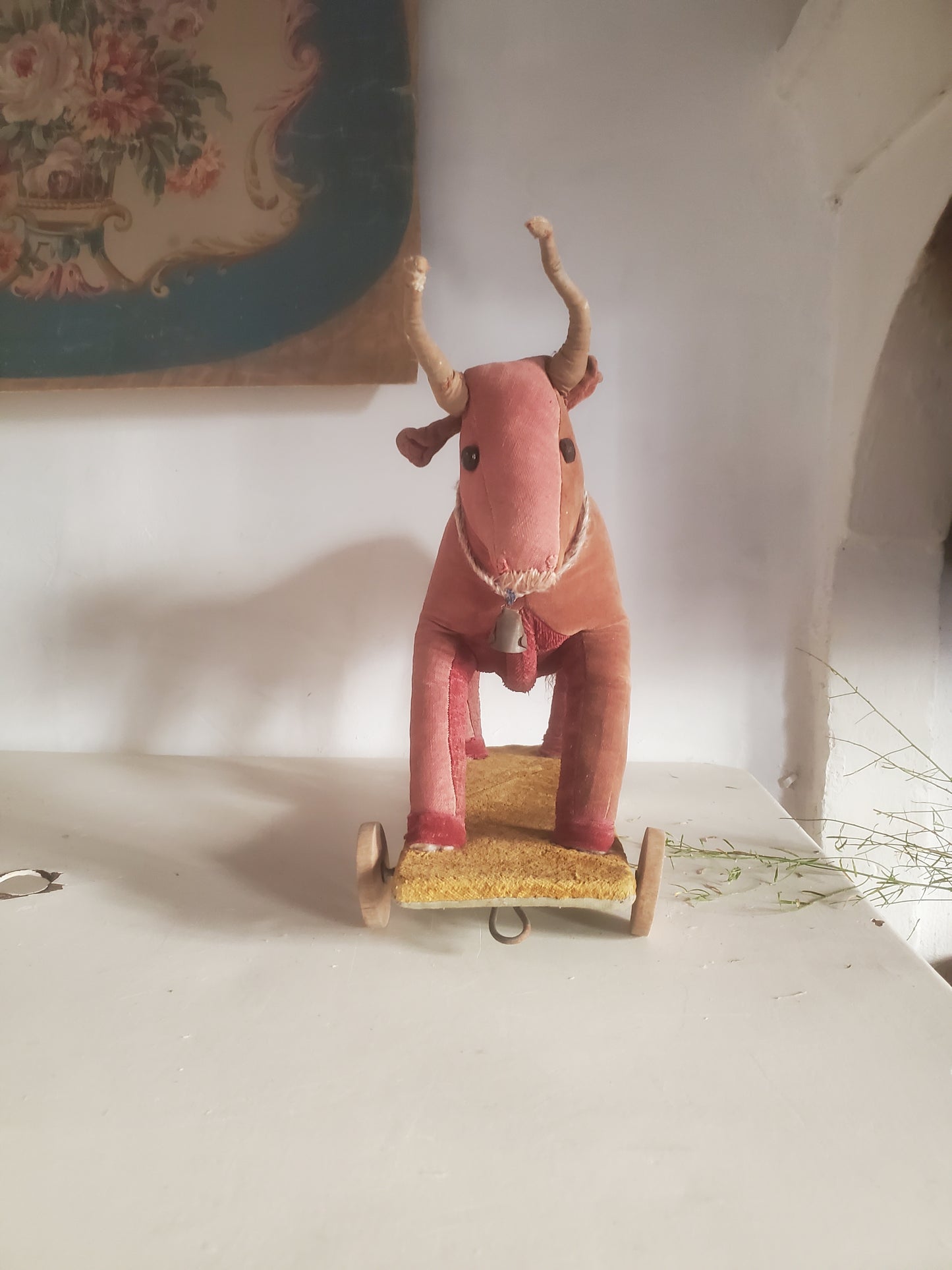 Unique jouet vache sur roulettes
